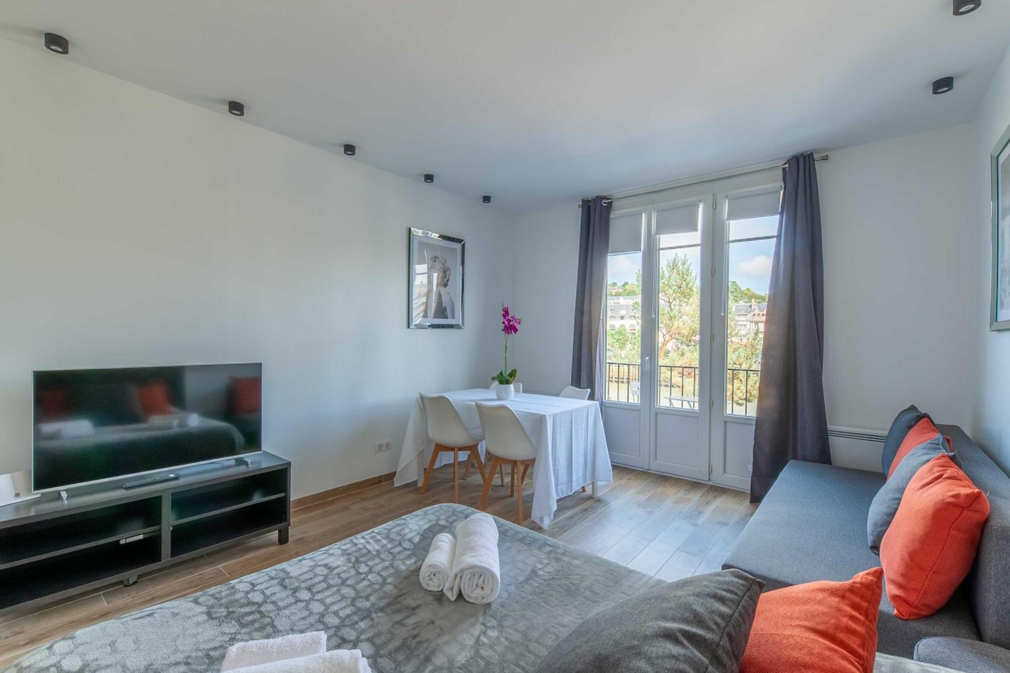 Studio Sleeps 4 With Terrace, 500M Place Morny ドーヴィル エクステリア 写真