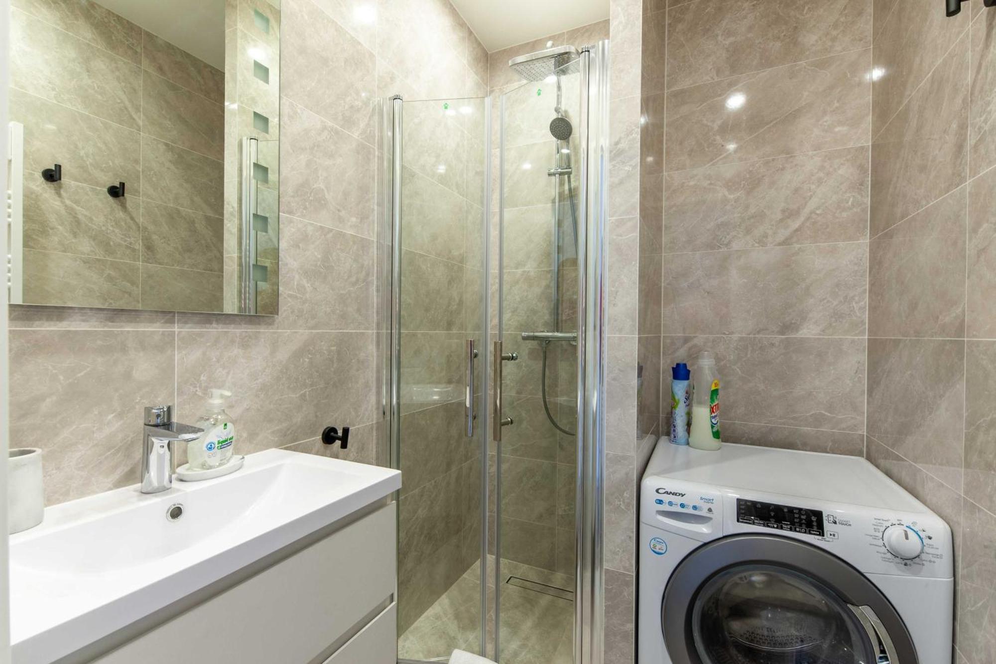 Studio Sleeps 4 With Terrace, 500M Place Morny ドーヴィル エクステリア 写真