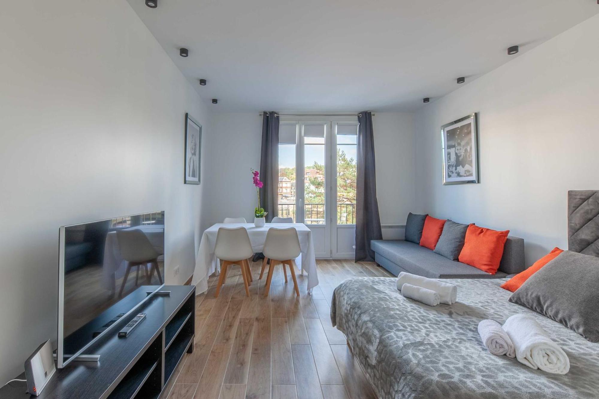 Studio Sleeps 4 With Terrace, 500M Place Morny ドーヴィル エクステリア 写真